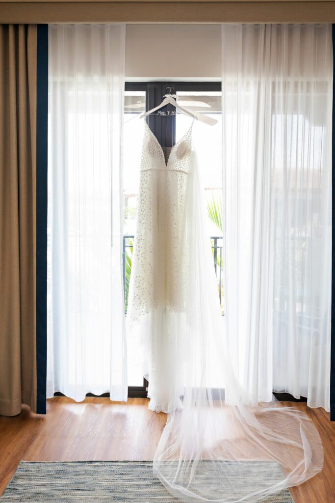 the bride's wedding dress